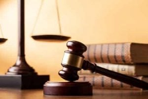 Júri condena homem a 24 anos de prisão por feminicídio em festa familiar | Juristas