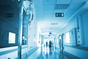 Justiça catarinense condena médico e hospital por gaze esquecida em corpo de parturiente | Juristas