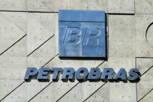 Petrobras terá de pagar R$ 10 milhões em multa por derramar petróleo na Baía de Ilha Grande Petrobras terá de pagar R$ 10 milhões em multa por derramar petróleo na Baía de Ilha Grande