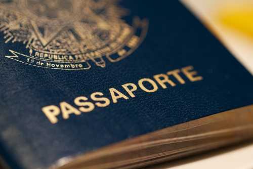 Justiça suspende passaporte e CNH de inadimplente