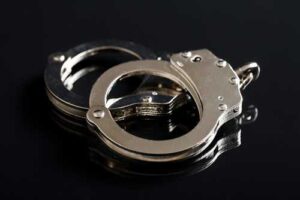 Negada indenização a homem que foi algemado em ocorrência policial