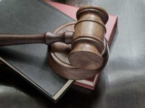 Brasil e EUA iniciam negociação para evitar novas tarifas sobre produtos brasileiros 1 | Juristas Empresa é responsável por fraude cometida por vendedora em negociacão de veículo