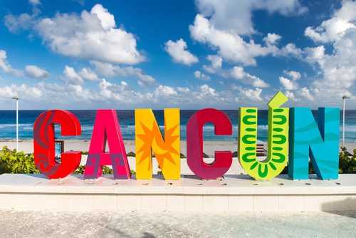 Casal de idosos será indenizado por aguardada viagem para Cancún que nunca decolou