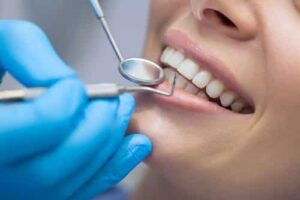 Dentista consegue reconhecimento de vínculo de emprego com clínica odontológica