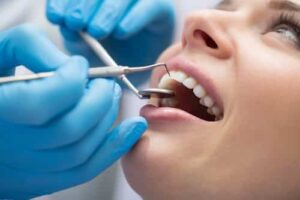 Dentista consegue reconhecimento de vínculo de emprego com clínica odontológica