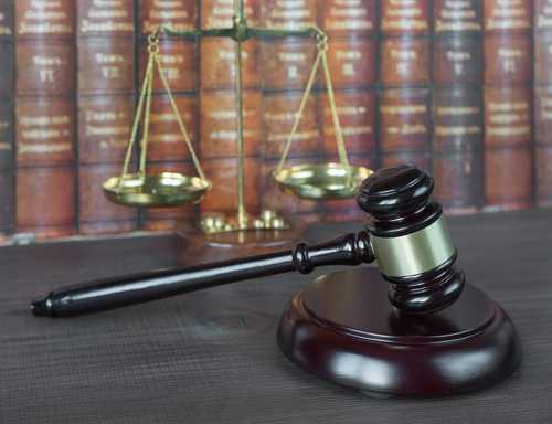 Tribunal condena advogado que ofendeu honra de delegado em sessão do júri popular | Juristas