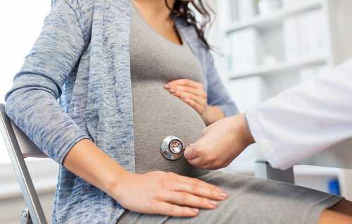 Doméstica demitida grávida por suposta rasura de atestado médico tem justa causa revertida | Juristas
