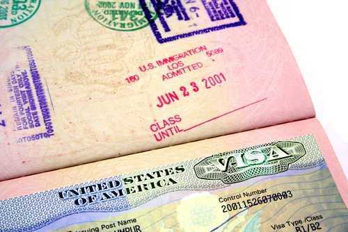 EUA revalidam cerca de 60 mil vistos revogados por decreto de Trump | Juristas