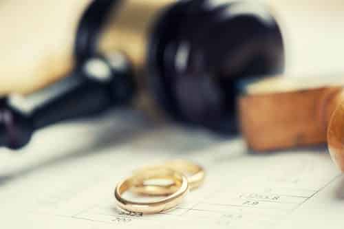 Pensão deve ser dividida entre esposa e companheira | Juristas