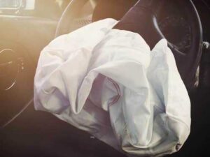 Mitsubishi pagará indenização de R$ 100 mil por dano permanente causado por air bag