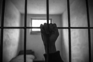 Suspensa execução de pena de homem flagrado com sete notas de R$ 5 | Juristas