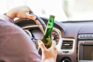 Crime de embriaguez ao volante justifica medida cautelar de recolhimento noturno | Juristas