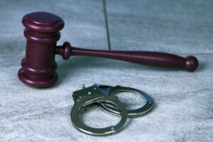 Condenado por homicídio de esposa grávida e por tentativa de aborto permanecerá preso | Juristas