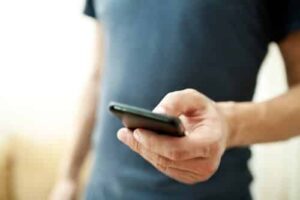 Operadora de telefonia móvel deve indenizar por cobranças indevidas | Juristas