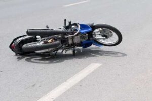 Motociclista vítima de acidente de trânsito será indenizado por danos materiais e morais | Juristas