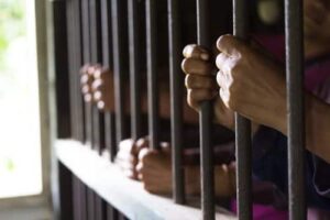 Justiça decreta prisão preventiva de três acusados de fraude em posto do Detran em Magé | Juristas
