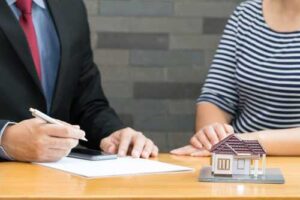 Gerente de corretores de imóveis é considerado empregado de imobiliária | Juristas