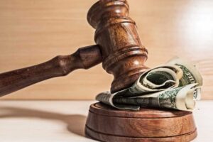 Ex-delegado federal e advogado terão que pagar indenização por dano moral coletivo | Juristas