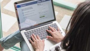Diarista apresenta fotos do Facebook como prova de condição financeira da ‘patroa’ e recebe reparação por danos morais | Juristas