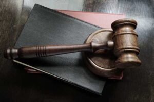 Policiais são condenados por improbidade no TJRO | Juristas
