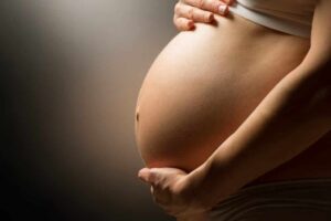 Município é condenado a pagar verbas rescisórias a professora demitida durante gravidez | Juristas