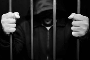 Acusada de levar droga ao marido preso fica impedida de retornar ao presídio | Juristas