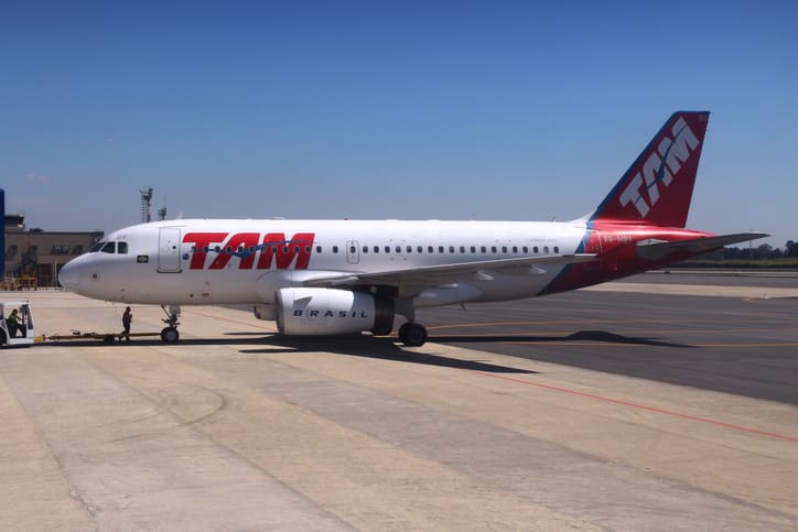 Aeronave da Latam Airlines - Créditos: tupungato / iStock