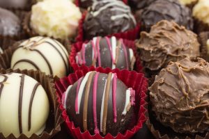 Cacau Show é condenada após consumidor encontrar larvas em chocolates | Juristas