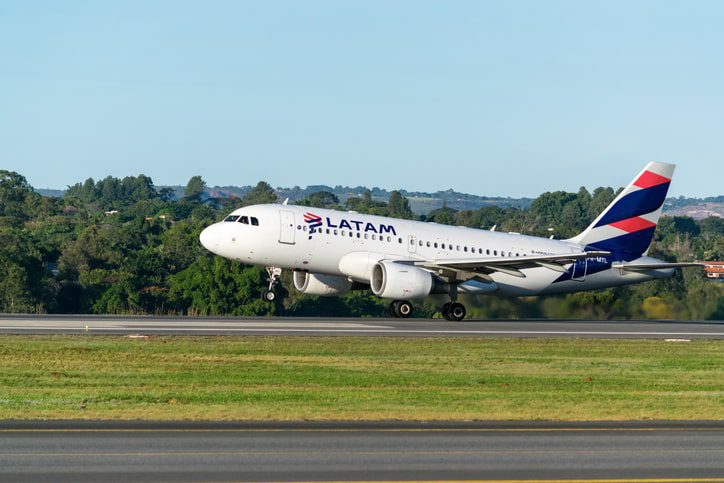 Aeronave da Latam Airlines - Créditos: Fabricio Rezende / iStock