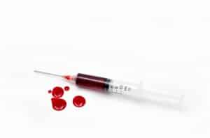 seringas com sangue após ataques
