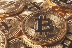 Bitcoin é uma moeda virtual (criptomoeda)