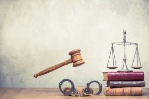Casal condenado por falsa promessa de emprego