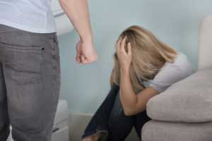 Homem que agrediu namorada indenizará por danos morais | Juristas