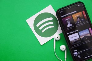 Spotify deve restabelecer conta bloqueada sem justificativa, determina juíza do MS | Juristas