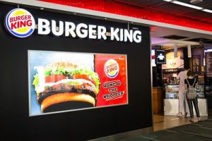 Burger King é condenada por punir funcionário com lanche sem carne ou sem salada | Juristas