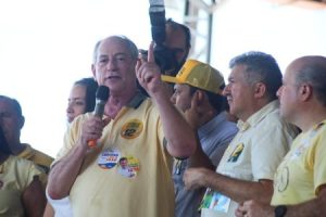 Moraes dá 7 dias para Bolsonaro se manifestar sobre pedido do PDT de Ciro para barrar candidatura | Juristas