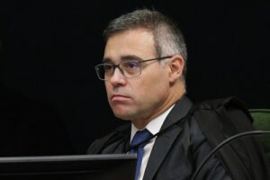 Ministro do STF, André Mendonça, suspende supersalários de servidores em Goiás | Juristas