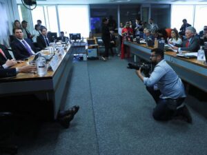 Hacker afirma à CPI que Bolsonaro teria planejado simular fraude a urna eletrônica | Juristas