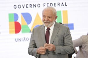 TSE Inicia julgamento de ações contra Bolsonaro e Lula por irregularidades na campanha | Juristas