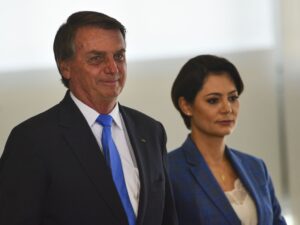 Dino mantém decisão contra Bolsonaro por impulsionamento irregular de propaganda eleitoral na internet | Juristas
