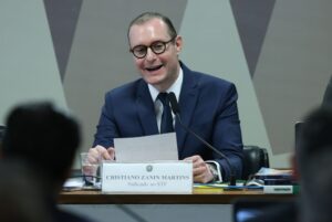 Ministro Cristiano Zanin defende voluntariedade de inscrição na OAB para advogados públicos | Juristas