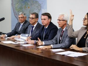 TSE autoriza depoimento de intérprete de libras em ação contra Bolsonaro | Juristas