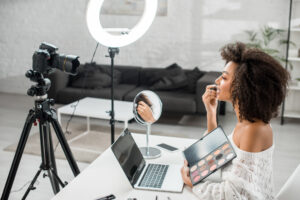 Justiça de São Paulo condena influenciadora por expor filha bebê em rede social 1 | Juristas Digital Influencer