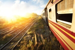Homem atropelado por trem deve receber indenização de concessionária | Juristas