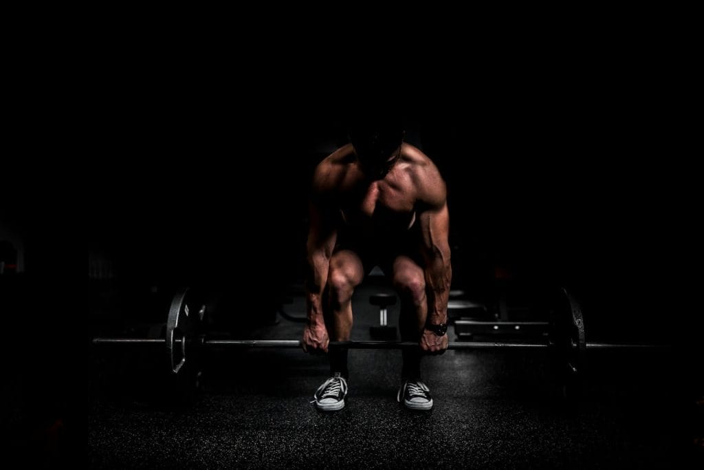 Modelo de contrato com academia de ginástica 2 | Juristas topless man in black shorts sitting on black and silver barbell
