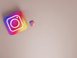 Modelo de contrato de parceria via Collab no Instagram 1 | Juristas an instagram sticker next to a square sticker