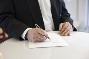 STJ decide que carta psicografada não pode ser usada como prova em processos judiciais 1 | Juristas contract, signature, contract