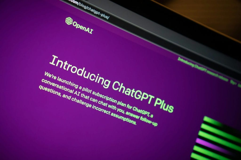 Modelo de contrato de curso para advogados sobre ChatGPT 2 | Juristas a close up of a computer screen with a purple background