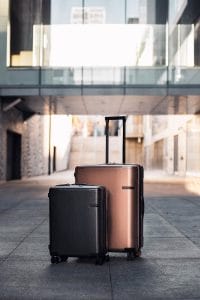 Modelo de petição de ação de reparação a título de danos morais e materiais por extravio de bagagem 1 | Juristas black and gray metal bench